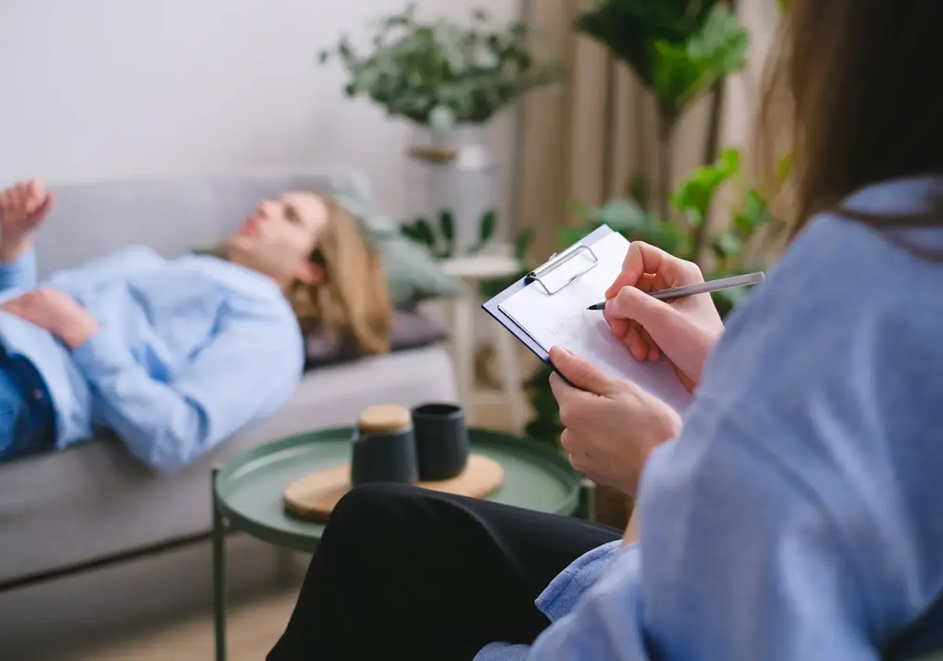 Konsultacja z lekarzem psychiatrą Chełm: sesja terapeutyczna na kozetce
